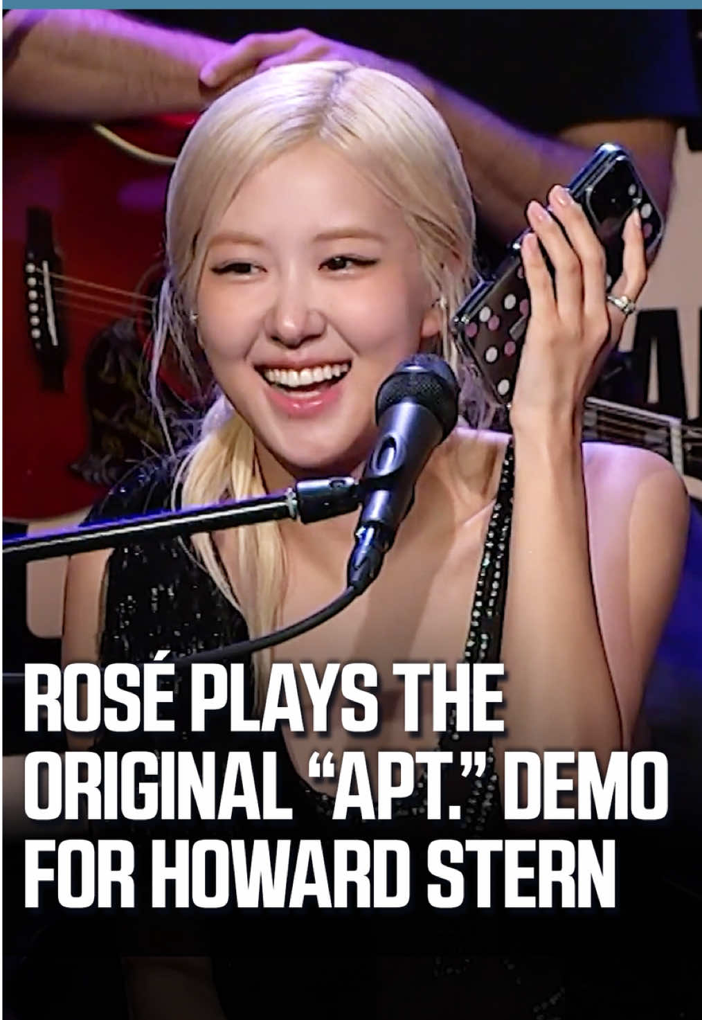 @ROSÉ pulls out her phone to play the original demo of “APT.” during her chat with Howard Stern.  #rosé #roséblackpink #apt #sternshow #howardsternshow 