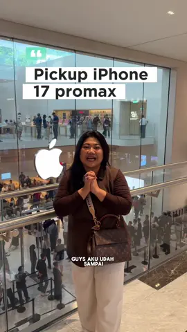 Pickup iphone 17 promax cosmic orange di apple store malaysia .. kalian suka warna apa ?? Coba komen ya !! #iphone17promax #iphone17pro #iphone17 #unboxing #ios26 