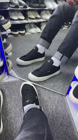 Rekomendasi sepatu cowok keren dari brand Bavito #bavito #sepatu #sepatucowok #sneakerscowok #sepatusneakers 