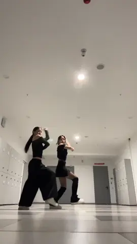 @lmtamila @dolce22a  #dance #blackpink #jennie #mantra 