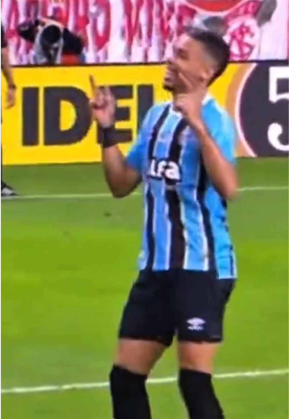 Gremistada nesse ritmo e quarta já tem Tricolor de novo! 🇪🇪🕺🏻 👉🏾 Garante teu lugar na Arena e vamos juntos em busca de mais uma vitória no #Brasileirão2025! 🎫 Ingressos disponíveis no site da Arena. ⚠️ A biometria é OBRIGATÓRIA para acessar o estádio! Não deixa para a última hora. #TikTokEsportes #Grêmio 