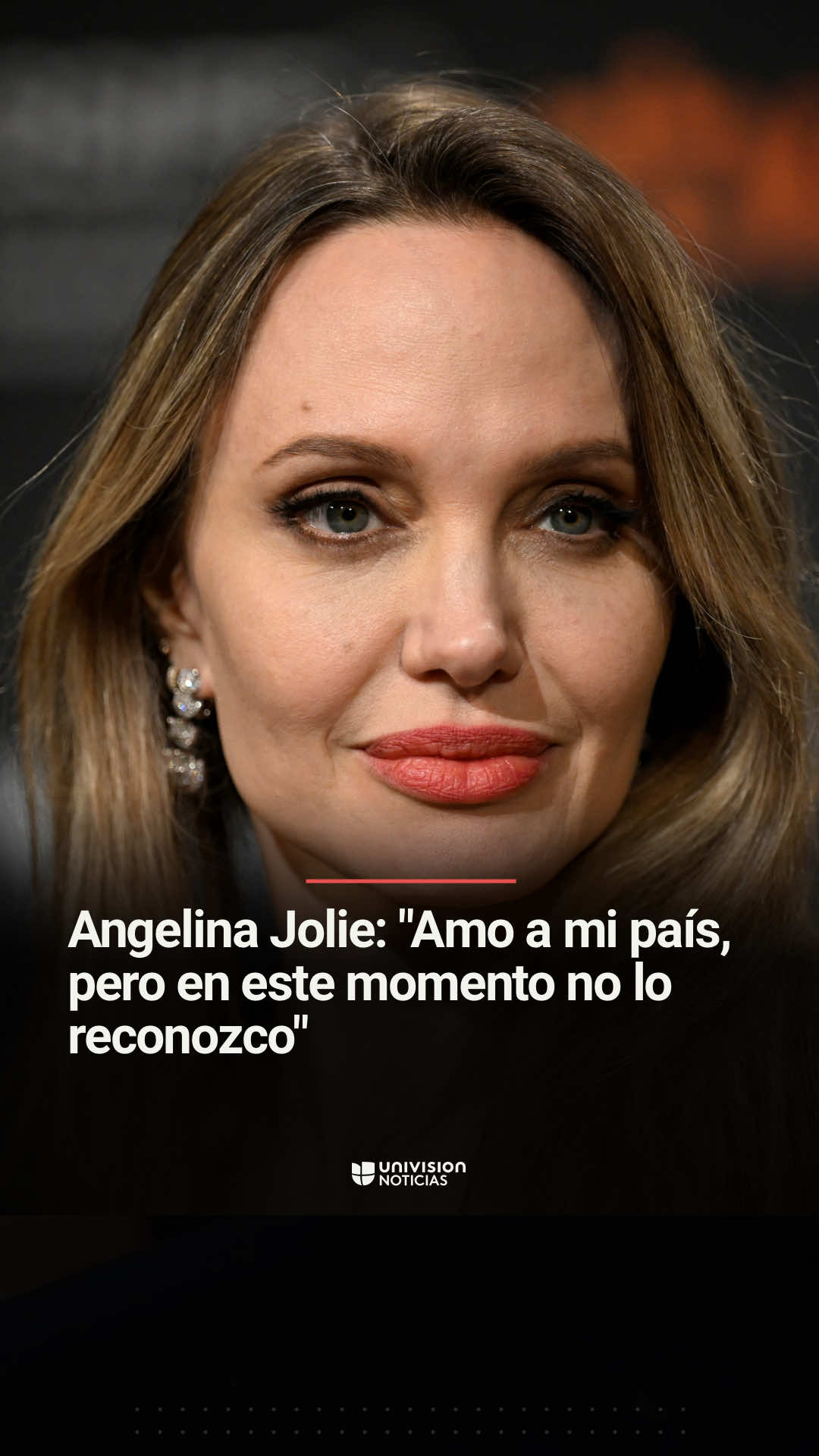 “Amo a mi país, pero en este momento no lo reconozco”, dice Angelina Jolie. La actriz estadounidense habló sobre la situación actual que atraviesa Estados Unidos en el Festival de Cine de San Sebastián, en España. #AngelinaJolie #SSIFF #73SSIFF #Jolie 