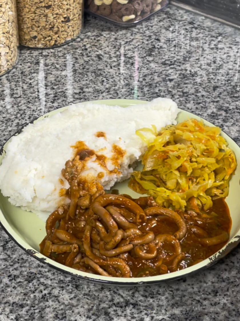yoh, wass?? let's enjoy some dinner together 🤤  we made some Purp, Malana and Cabbage.  #thatoeverywhere #thato #heritageday #southafricanfood #pap 