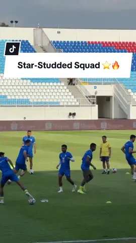 Everywhere you look—superstars! Watching the warm-up session felt like seeing a squad full of big names and top talents. Both teams brought their best to Kanjuruhan, making this clash even more exciting! #AremaFC #PersibBandung #SalamSatuJiwa #Aremania #Bobotoh    Monday, 22 September 2025 Kanjuruhan Stadium