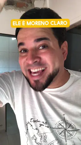 Ele é moreno claro 