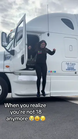 The amount of times I’ve twisted my ankles isn’t funny 😫🤣 #comedy #truckersoftiktok #truckdriver #fyp #funny 