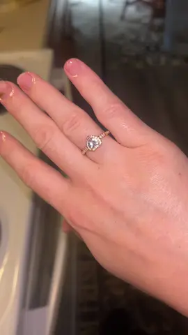 So beautiful!! 🤩 #ring #heart #crystals #tiktokshop #fyp 