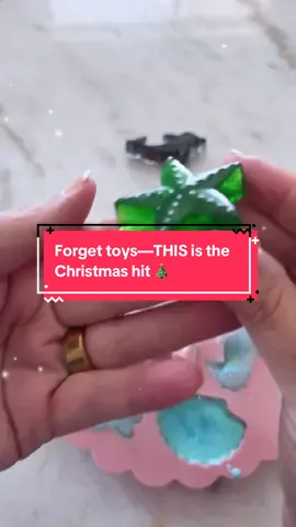 Stocking stuffer? Tree gift? Either way, this DIY soap kit is a win. Creative, fun, AND useful! 🎄🫧 #ChristmasGifts #KidsGiftIdeas #HolidayFun #DIYChristmas #StockingStuffers