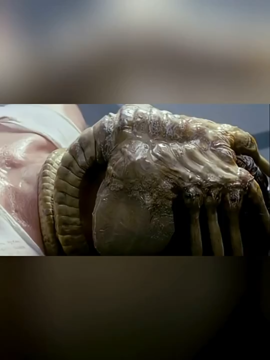 Омолаживающая маска #кино #юмор #veo3 #фильм #прикол #wb #топ #alien (1)