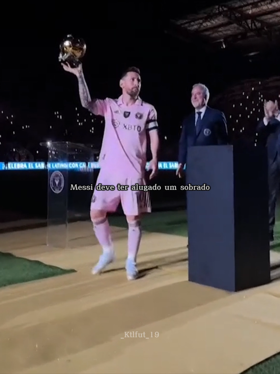 Bola de ouro = Messi #tiktokesportes #messi #BoladeOuro #emjogo #Goat 