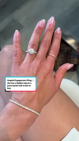 So obsessed 😍 Send this as your ring hint 💍 Ring Details: Angela Round Moissanite Engagement Ring 8.5mm approx 2.00ct Link in our bio to buy #diamonddaughters #engagementring #rings #moissanite 