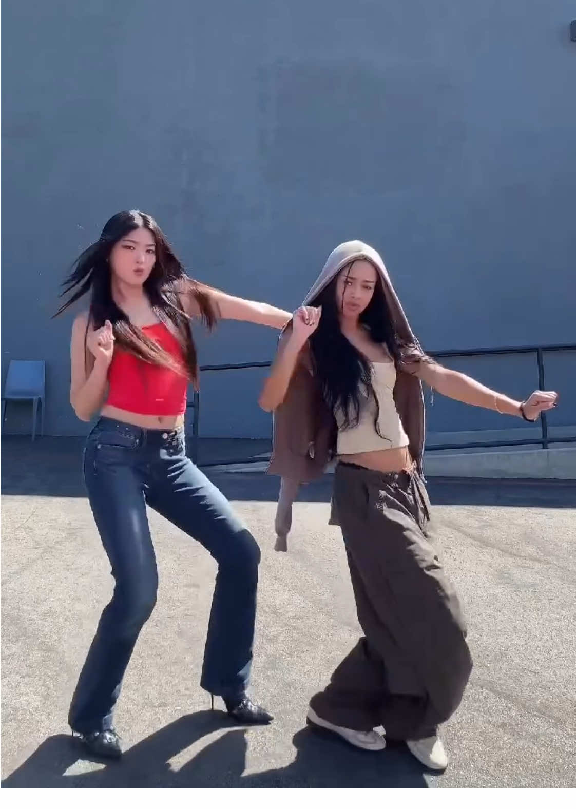 🎥 | Atualização da Yoonchae e Manon ao som de ‘Lemon’ de N.E.R.D feat. Rihanna no feed do TikTok e do Instagram. “eu chego com um limão 🍋” #KATSEYE @KATSEYE #fyp