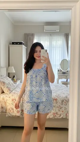 ✨ One Set Piyama Wanita Adem ✨ Mau tidur nyenyak & tetap cantik di rumah? 💕 Setelan tanktop + celana pendek dengan bahan rayon adem & lembut, nyaman dipakai seharian. ✅ Model kekinian, motif bunga cantik ✅ Ukuran Jumbo fit L – XL ✅ Adem, ringan & tidak panas ✅ Cocok untuk tidur atau baju santai di rumah ✅ Harga mulai Rp53.000 aja ‼️ 📌 Banyak pilihan warna cantik, siap kirim cepat 🚀 Buruan sebelum kehabisan, klik beli sekarang 👉 #PiyamaWanita #BajuTidurWanita #SetelanTanktop #PiyamaRayon #BajuSantaiAdem 