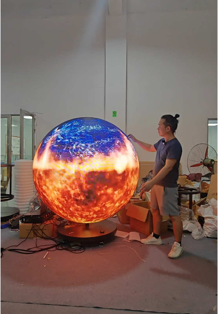 The effect after the Earth transforms. #whaley #leddisplay #ledfactory #ledpanel #sphericalscreen 
