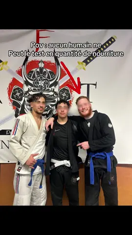 Si vous connaissez un humain de son poids qui mange +ramenez le il gagne 50€ @Mohamed qassim Regni  🤣🤣