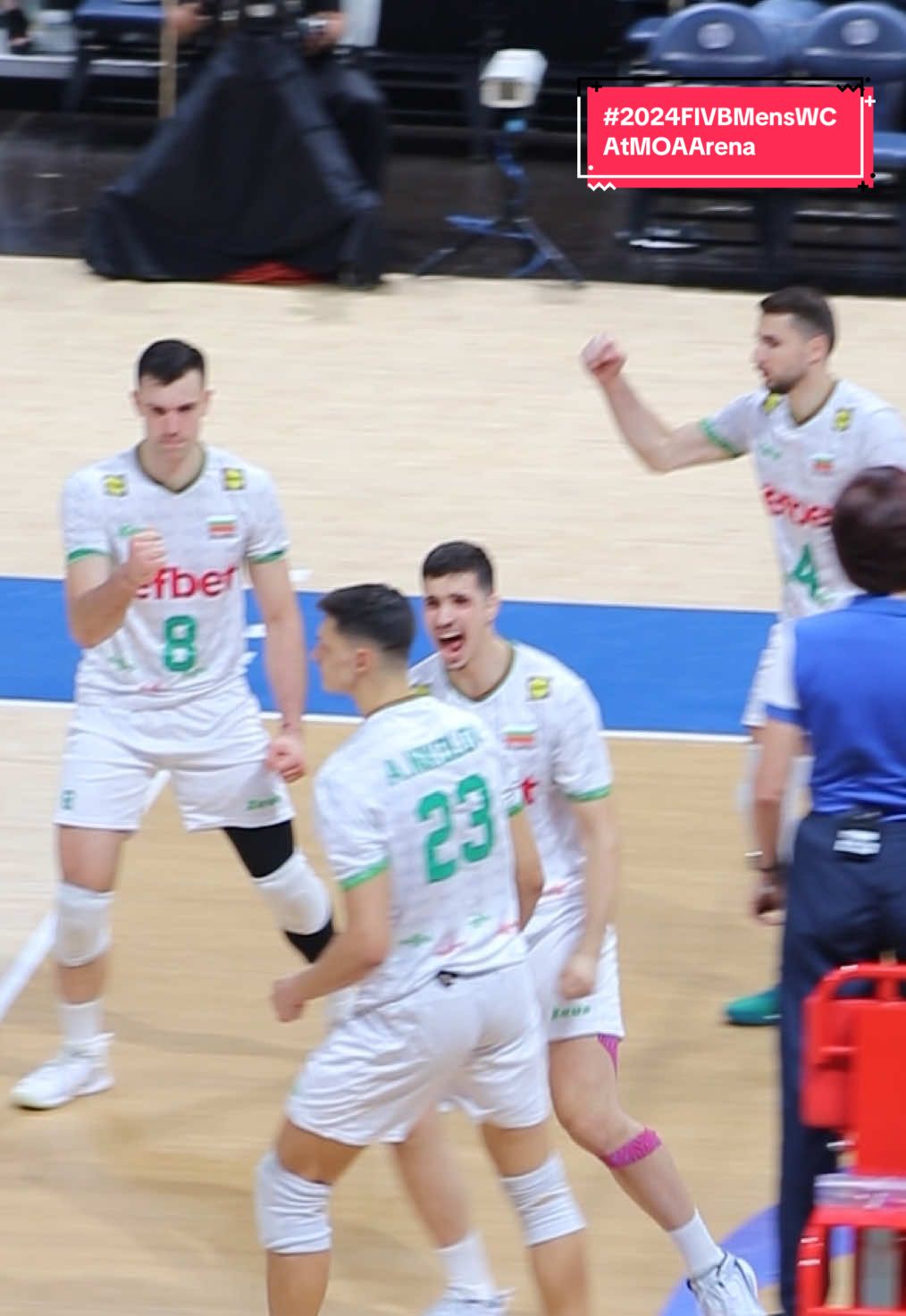 That's a powerful score from BULGARIA! 🤝 Aleksandar Nikolov serves to score as the team wins the rally. The night ends as BULGARIA takes the win with a score of 3-0 against PORTUGAL. #2025FIVBMensWCAtMOAArena  #ChangingTheGameElevatingEntertainment 