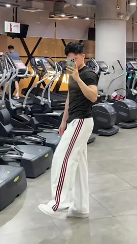 gu tui là sọc đỏ nha, mặc nổi mà soang í😎 #quanthethao #dotapgym #quandainam #thoitrang #GymTok 