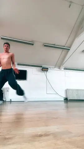 Free studio practice🕺 @SIENNA SPIRO #fyp #dance #dancing #viral 
