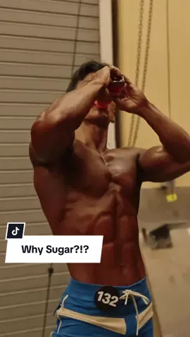 Translation 🤣: Right before stepping on stage, you’ll see athletes sipping water and taking in fast-digesting sugars. It’s not random it’s science. Water helps shuttle nutrients into the muscles and keeps them full. Sugar (simple carbs) spikes insulin, which drives carbs straight into the muscle for a quick pump. The combo pulls water into the muscle cells, making them look tighter, fuller, and more vascular under the stage lights. THIS IS WHAT ITS ALL ABOUT BABY!!!! #bodybuilding #sugar #pump #Gains #TeamFlex