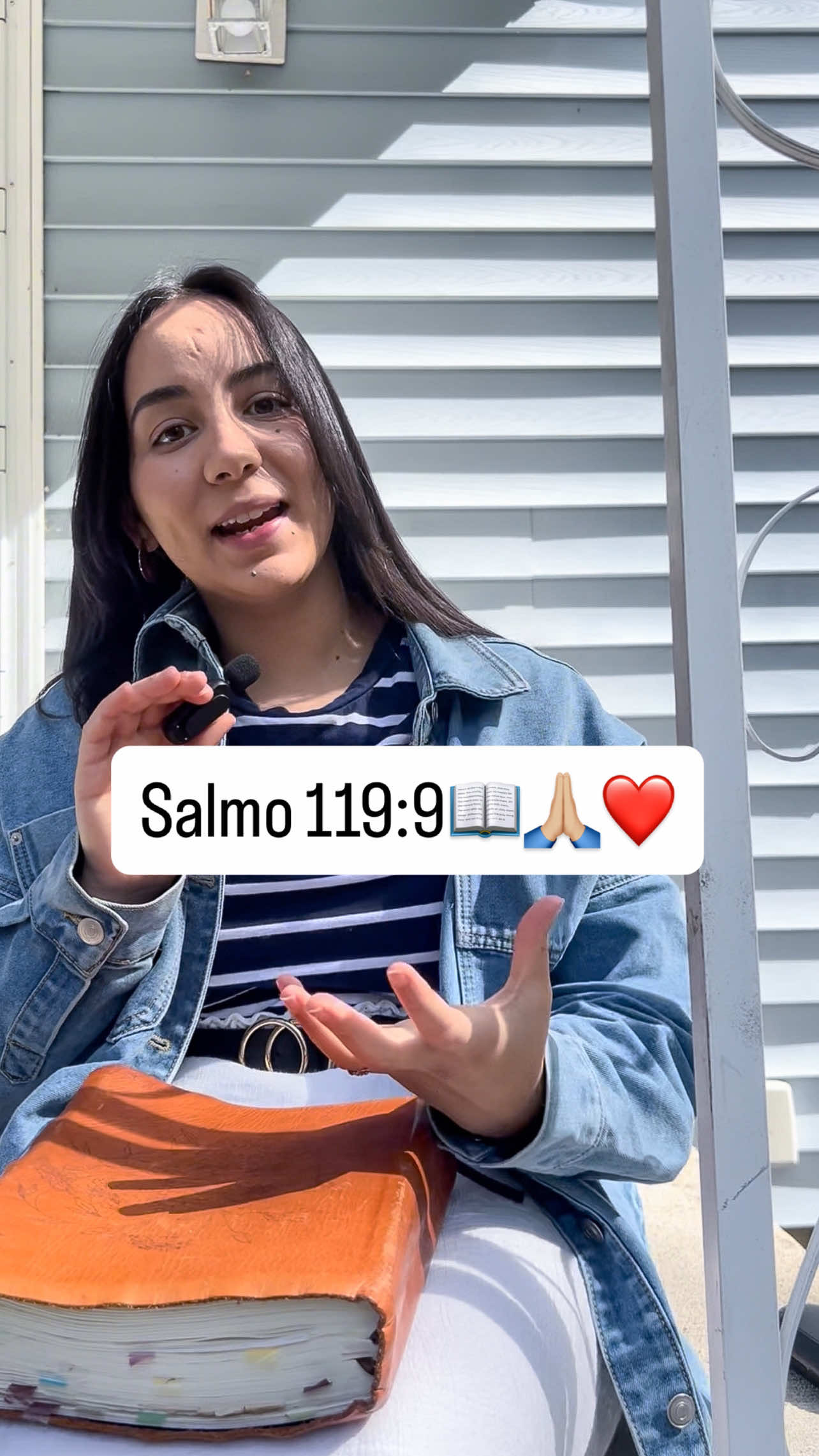 Feliz Lunes 😊 Este es el día y el momento perfecto para abrir tu BIBLIA y dejar que Dios te hable📖 Hoy quiero animarte a que tu Biblia no siga cogiendo polvo.  Si quieres unirte mañana a nuestro estudio bíblico y ser parte de una comunidad de fe, comenta “yo” o “me quiero unir” y te paso la información.👇🏼✨ #AbreTuBiblia #EstudioBíblico #PropósitoEnDios #estudiobiblico #biblejournaling