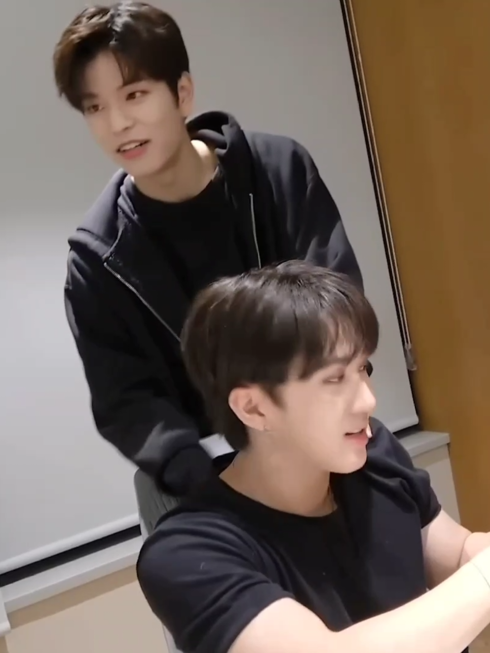 seungmin and his fav hyung  #straykids #skz #changbin #seungmin #skzstay #straykidsstay #straykidsedit #kpop #fyp 