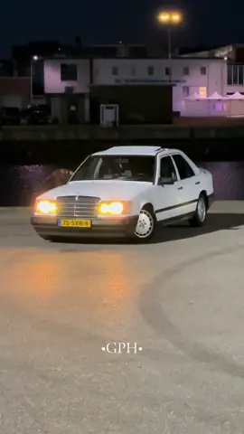 ig: white_230e #w124 #mercedes #mercedesbenz #fyp #classiccar 
