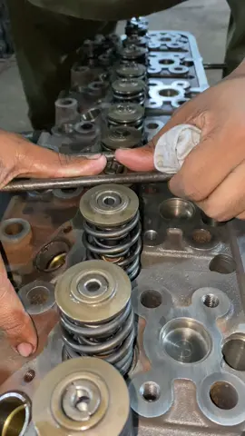 Valves spring lock#mechanic#repair#mechanical#workshop#foryou 