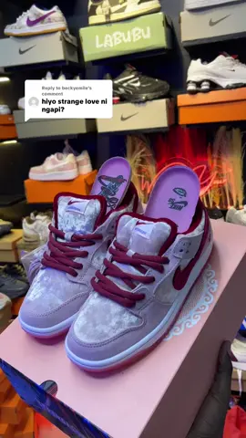 Replying to @beckyemile  Nike sb dunk strange love  #nikesbdunk #strangelove #strange #fypシ゚ 