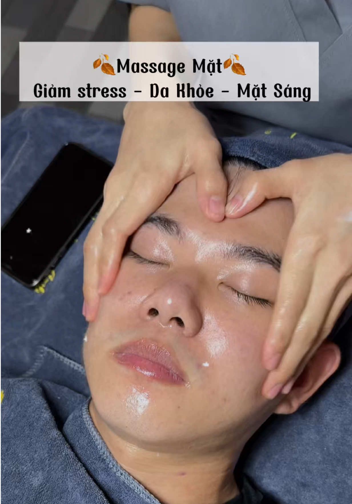 💆‍♂️ Massage mặt – chăm sóc da sạch sâu, thư giãn, trẻ hoá từng đường nét. ✨ Giải toả căng thẳng, hồi sinh làn da – thần thái luôn rạng rỡ. 🌿 Một buổi massage, da khoẻ – tinh thần nhẹ nhàng🥰 ___𝐍𝐠𝐨̣𝐜 𝐀́𝐧𝐡 𝐁𝐞𝐚𝐮𝐭𝐲 𝐒𝐤𝐢𝐧𝐥𝐚𝐛___   🏠 𝐃𝐢𝐧𝐡 𝐏𝐡𝐮̛𝐨̛̣𝐧𝐠 - 𝐍𝐠𝐡𝐢̃𝐚 𝐗𝐮𝐚̂𝐧 - 𝐐𝐮𝐲̀ 𝐇𝐨̛̣𝐩 - 𝐍𝐠𝐡𝐞̣̂ 𝐀𝐧  📞𝐇𝐨𝐭𝐥𝐢𝐧𝐞: 𝟎𝟗𝟔𝟓𝟎𝟖𝟔𝟗𝟏𝟗 - 𝟎𝟑𝟕𝟐𝟗𝟕𝟎𝟑𝟑𝟓 #chamsocdakhoahoc #massagemat #dieutridakhoahoc 