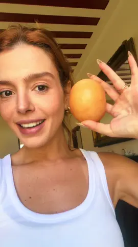 A saga do SUPER OVO 🐣 Vocês conseguem acertar o que tem dentro desse ovo gigante? Por aqui, ninguém imaginou esse desfecho 😂 As galinhas estão bem, mas não conseguimos descobrir qual delas operou esse pequeno grande milagre ✨  Em breve, mais aventuras na Fazendinha 🐓💙