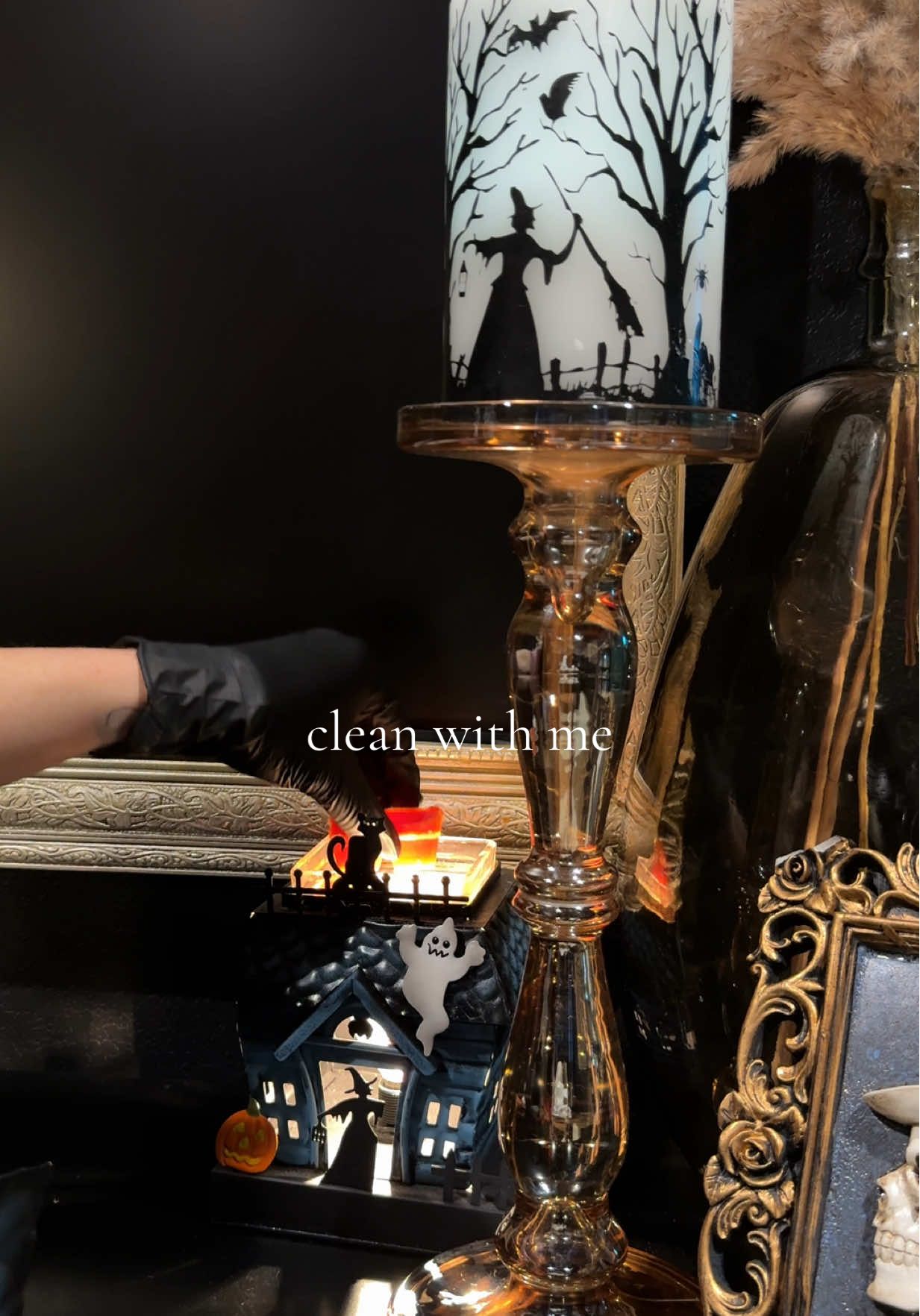 ft. Halloween decorations 🖤 #CleanTok #cleanwithme #darkandmoody #halloweendecor #fallaesthetic 