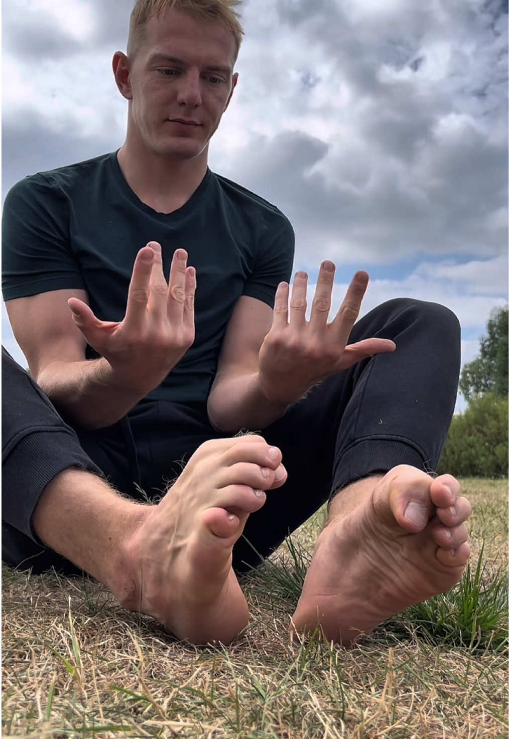 Każda stopa składa się z 26 kości oraz 33 stawów, jeśli chcesz uniknąć problemów z kolanami czy biodrami - dbaj o nią 🦶 