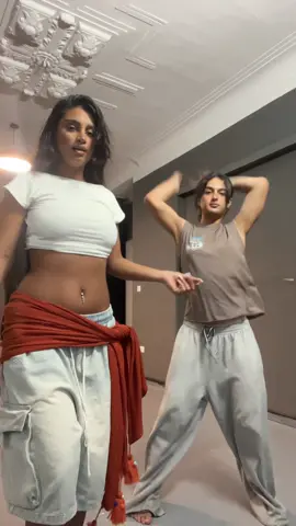 یه همچین ترکیبیو دیده بودین ؟😅🧨 @آرمین عالییییییی هستی  #fyp #fy #dance #foryou #فوریو_ایرانی #waking #bellydancetiktok 