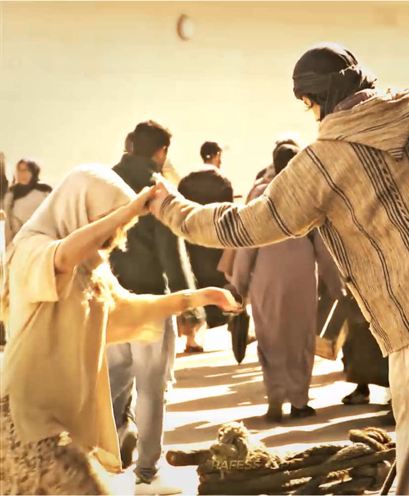 An apple a day keeps the baby happay #fyp #madelyncline #sarahcameron #johnbroutledge #jarah Dt: @alanna 𝜗𝜚 @danni @rina⸆⸉ 