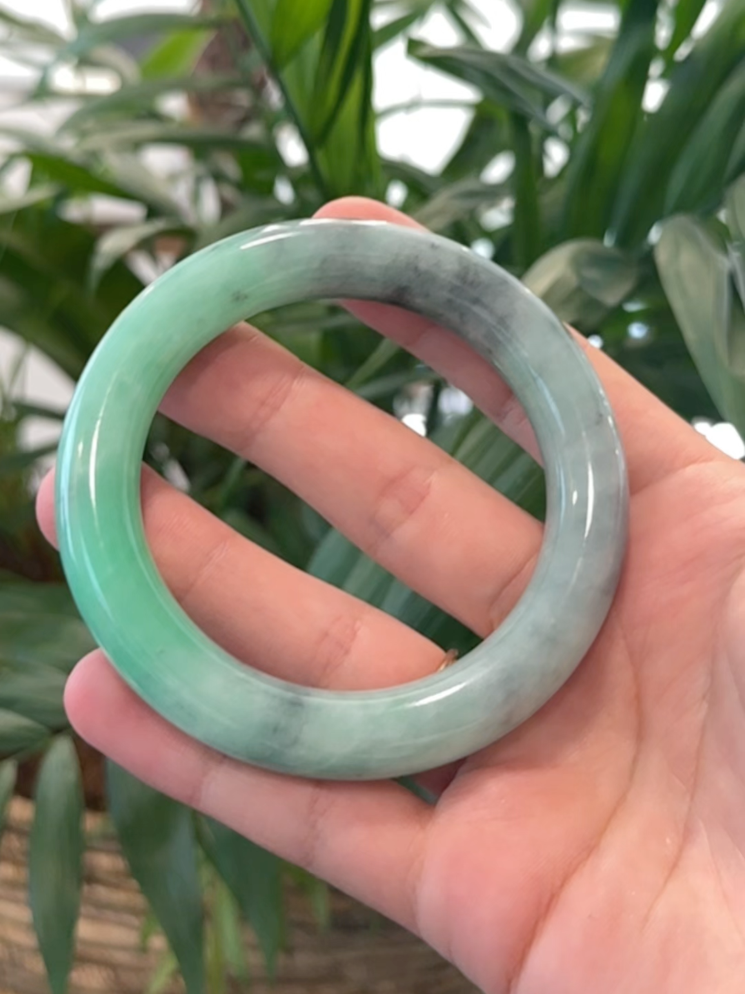 ✨ New Bangles Just Dropped! ✨ Our team has been working HARD to get these beauties uploaded, and we’re so excited to share that tons of fresh bangles are now live on the site with even more on the way! 💚 From icy textures to vibrant colors, there’s something here for every jade lover. Check them out now at baikalla.com and let us know which one you’re eyeing 👀 Don't see what you like? Have a specific thing you're looking for? Need an item to fit a certain budget? Then sounds like the livestreams might be for you. We do focus on fine quality jade here but we have bangles starting from $299 and up, come look every Monday - Thursday & Saturday 3-7PM PST! #jade #jadeite #jadebangle #realjade #ngọc #feicui #baikalla #gemstonejewelry