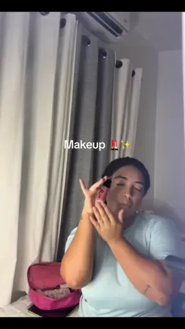 Makeup de principiante y actitud de profesional 🤣🤌🏻.  Acepto críticas chicasss😚✨ Aquí todo lo que utilice:  Total cover cream foundation tono M1 - coverfx Conclear light beige @Mary Kay Inc.  bronzer @milkmakeup  Iluminador @Rare Beauty  Blush tonos: sweetie/ dreamy @Saie  Setting powder @Fenty Beauty  Setting spray @Laura Mercier  Lip liner sangria @Amuse Cosmetics RD  Lip balm - cherry 🍒 @Summer Fridays 