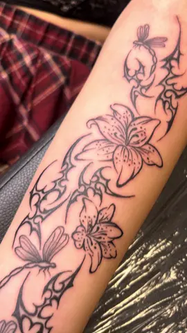 Fresh ink anyone? #tattoo #armtattoo #lily #tattooapprenticeship #tattooartist 