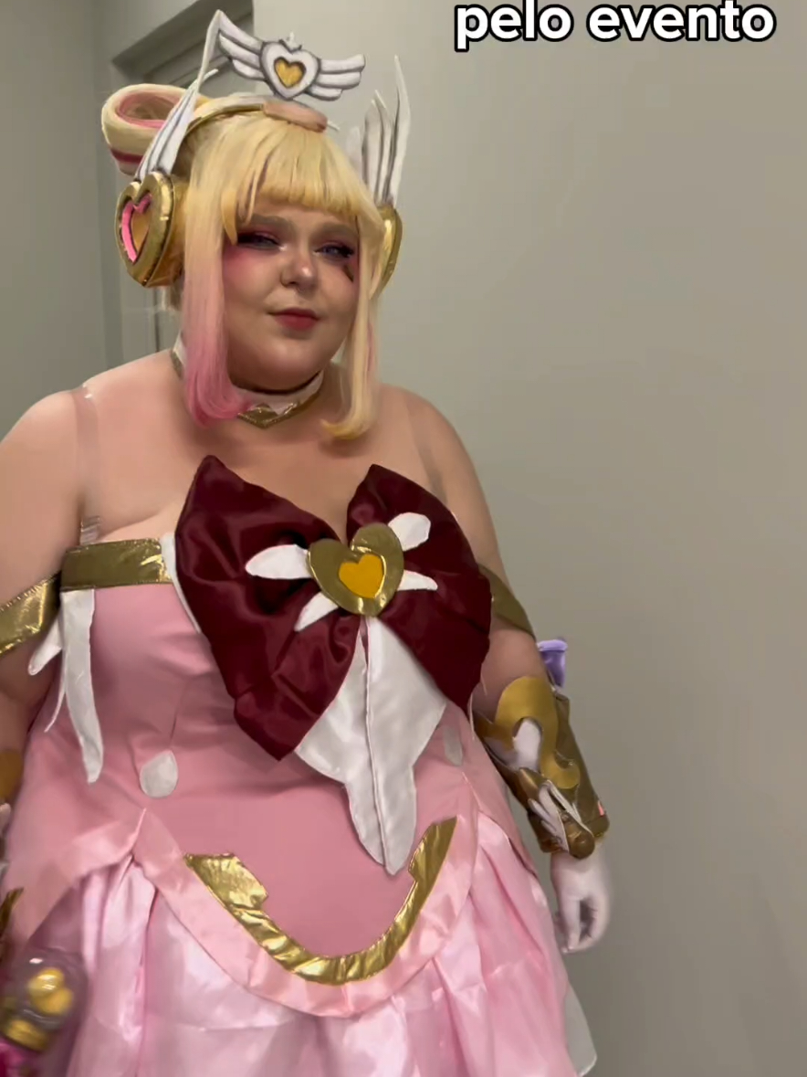 Privilégio que só a amizade com uma Queen te proporciona 💅 @foxyshadow_cos  #cosplay #cosplayer #anime #evento #fy 