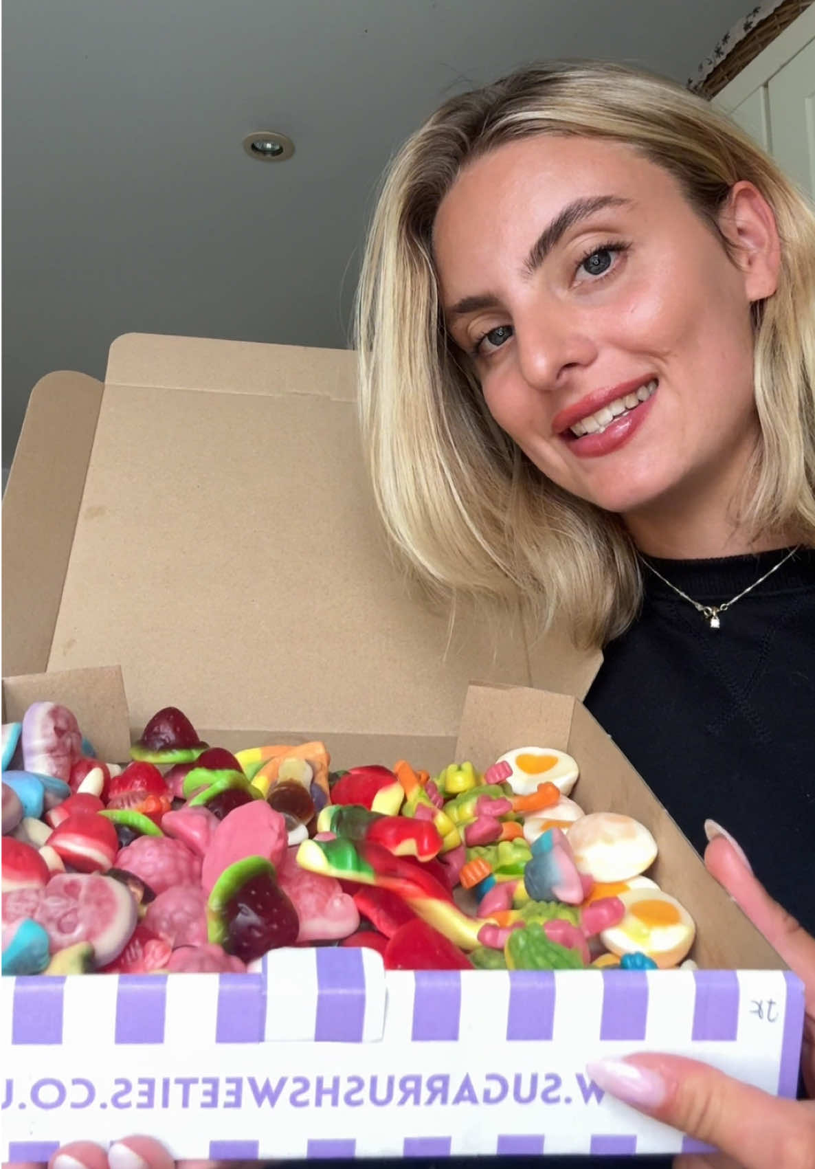 Jelly filled pick n mix by @SugarRushSweeties 😍 #picknmix #sweettreats #sweets #mukbangeatingshow #tastetest 