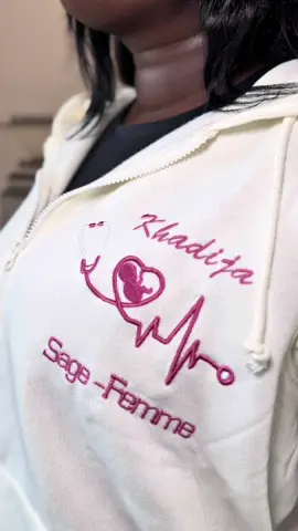 Veste unique et personnalisée pour les héros de tout les jours  #soignant #ifsi #sagefemme #personnalisation #broderie 