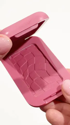 The perfect autumn blush!! 🎀🍇 @NYX Professional Makeup Butermelt Blush in For The Butta.  #buttermeltblush #nyxbuttermelt #berryblush #fallblush #powderblush 