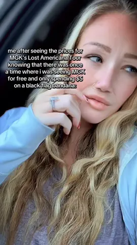 don’t get me wrong, i am SO happy that K has made it big, but dang… that’s a big difference lol. #mgk #machinegunkelly #lostamericana #lostamericanatour #colsonbaker 