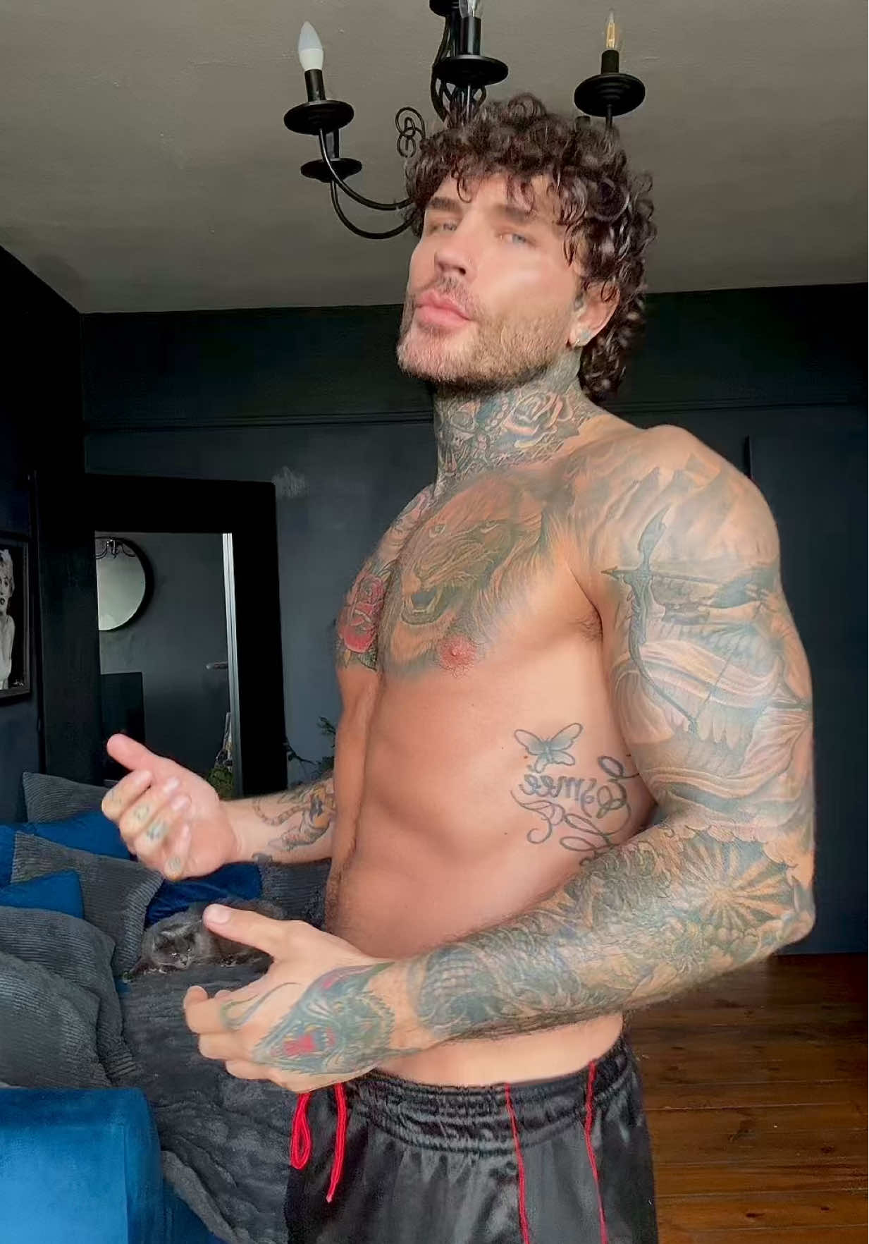 👅 