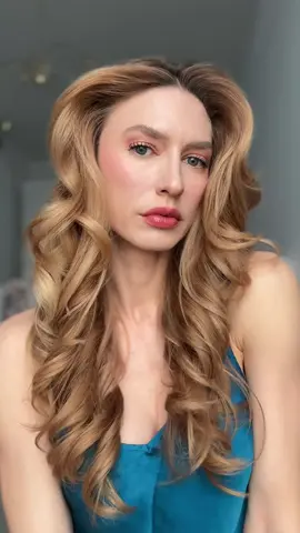 🎃🍂 Pumpkin Spice makyajı ama clean girl tarzında — sonbaharın sıcak tonlarını minimal ve fresh bir şekilde taşımak bu kadar kolay! ✨ No heavy contour, no drama — sadece ışıltılı, doğal bir sonbahar görünümü 🤍 Sen de #cleangirl trendini sonbahar vibes ile denemek ister misin? 🎃🍂 Pumpkin Spice makeup but in a clean girl way — warm autumn tones with a fresh, minimal twist ✨ No heavy contour, no drama — just a glowy, effortless fall look 🤍 Would you try this autumn clean girl vibe? Face mist: @maccosmetics fix spray Foundation; @SHISEIDO radiant lifting Eyebrow mascara @Anastasia Beverly Hills  Eyeshadow palette @Charlotte Tilbury luxury pallette of pops Mascara:  goldenroseofficial cat walk Bronzer @Rare Beauty gentle Blush @rarebeauty hope Lip pencil @charlottetilbury pillow talk Lip gloss @Huda Beauty faux filler bombshell Foundation brush maccosmeticsturkiye no:170 Blush brush @yvesrocherturkiye  Eyeshadow brushes @sephora  Top @Intimissimi  Reklam değil #Fallmakeup #autumnmakeup #pumpkinspice #makeuptrends2025  @sephoraturkiye @Sephora Deutschland 