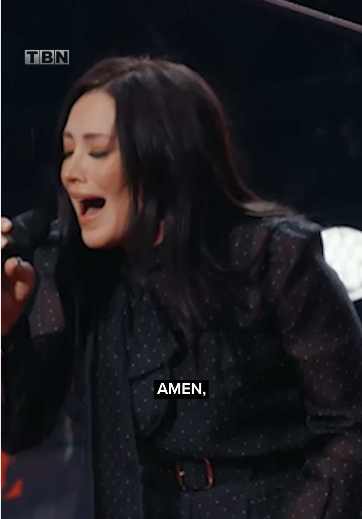 POWERFUL performance from Kari Jobe, Cody Carnes and Brandon Lake singing 