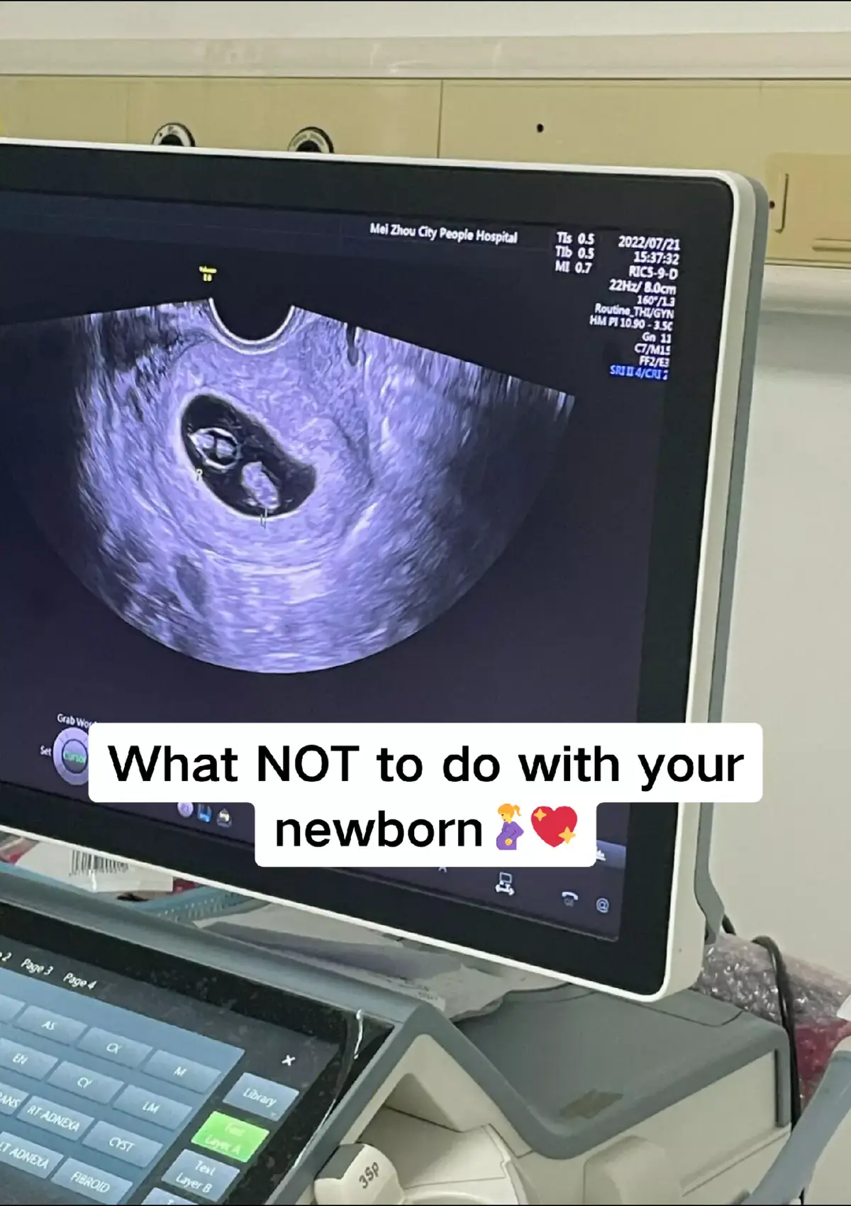 Parenting a newborn comes with its challenges! Here's a quick reminder of things to avoid to ensure your little one's safety and comfort. From over-wrapping to ignoring sleep schedules, here's what NOT to do with your newborn!👶🏻 #NewbornCare #ParentingHacks #MomLife  #BabySafety #FirstTimeMom 