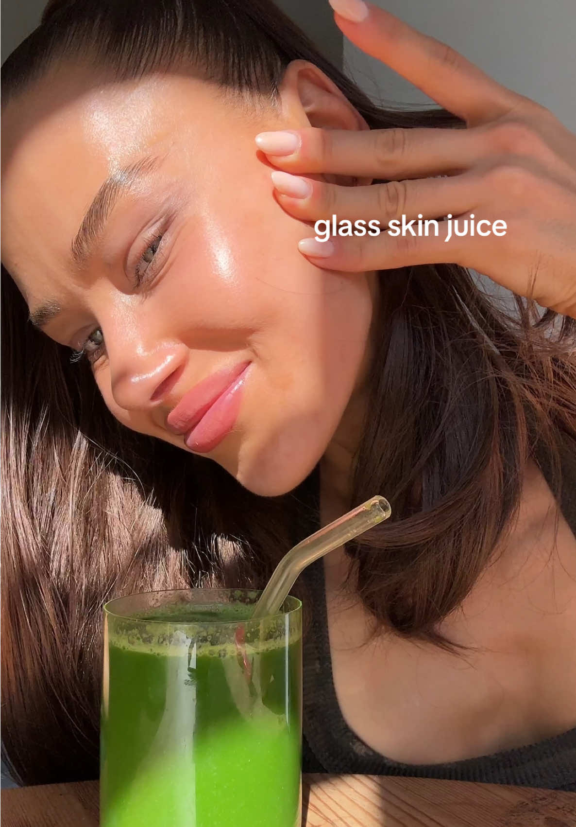a potent, freshly made green juice for glass skin, the power lies in greens. 6 green leaves, 6 kale stalks, 1/2 broccoli including stem, 1 celery bunch and 1 lime. Juicer is @Namawell and you can use my code IZA10 for discount on their site #womenintheir30s #greenjuice #coldpressedjuice #clearskin #glassskin 