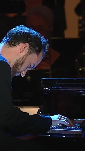 close your eyes, now feel 🤍 #moonlightsonata #classicalmusic #piano 