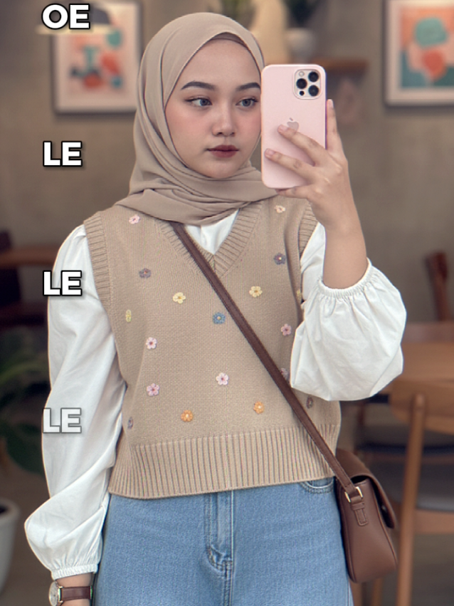 secakep ini AI🥰 Edit foto ini disebuah cafe estetik  melakukan mirror selfie dengan hp iphone 13 promax warna beige ,makeup soft glam,jangan mengubah foto asli,pandangan melihat kedepan kamera sedikit melamun tidak tertutup hp iphone. ia memakai blouse balon panjang warna putih,vest rajut warna beige dengan motif bunga warna warni kecil kecil.memakai hijab pashmina viscose warna beige dililit rapi,memakai jam tangan warna coklat,tas slempang warna coklat,memakai kulot jeans panjang,difoto dengan jarak dekat, jadikan sebuah foto dengan pencahayaan yang bagus dan resolusi yang tinggi #CapCut #aesthetic #fyp #aigemini #googlegemini 