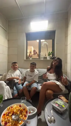 מי שומע את השיר הזה בכלל??? #עדןבןזקן #בסיבובהבא 